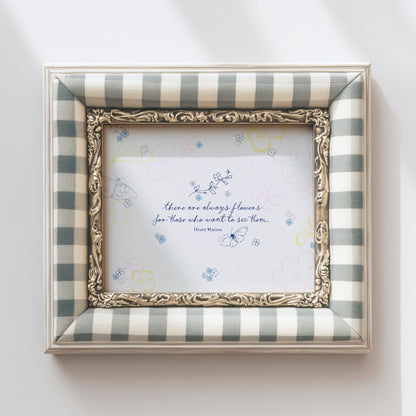 Daisy Blue - The Quirky Blooms